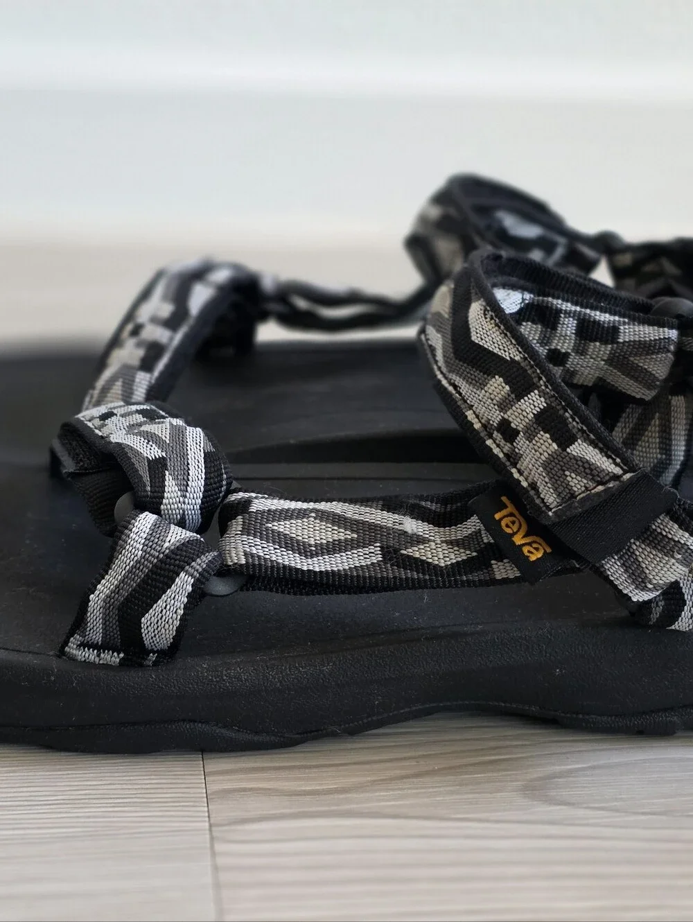 Teva Hurracane Sandals For Man (Size 7) Or Women (Size 9)